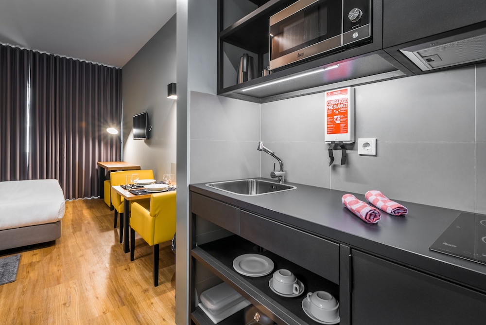 Standard Studio, 1 Queen Bed, Non Smoking, Kitchenette photo 2