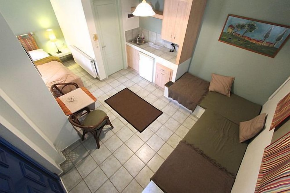 Family Room photo 3