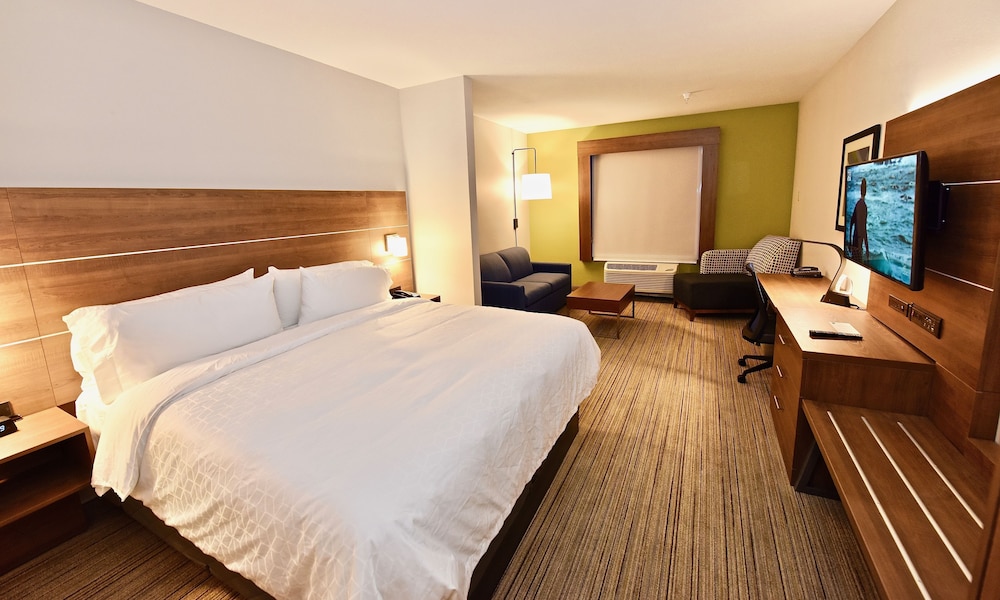 Standard Room, 1 King Bed photo 2