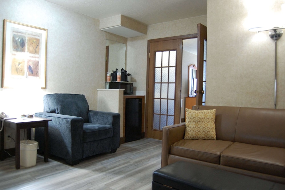 Suite, 1 King Bed with Sofa bed, Non Smoking - Photo 13