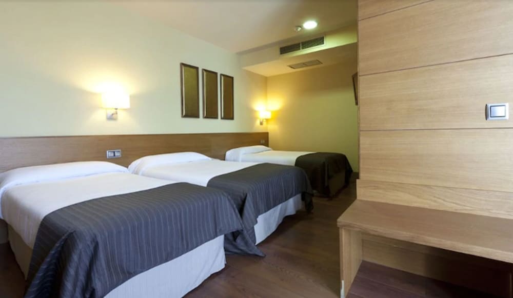 Triple Room, 3 Twin Beds - Photo 6