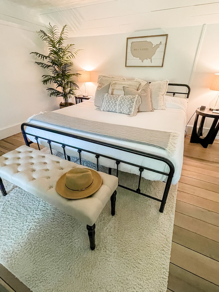 Classic Room, 1 King Bed, Garden View
