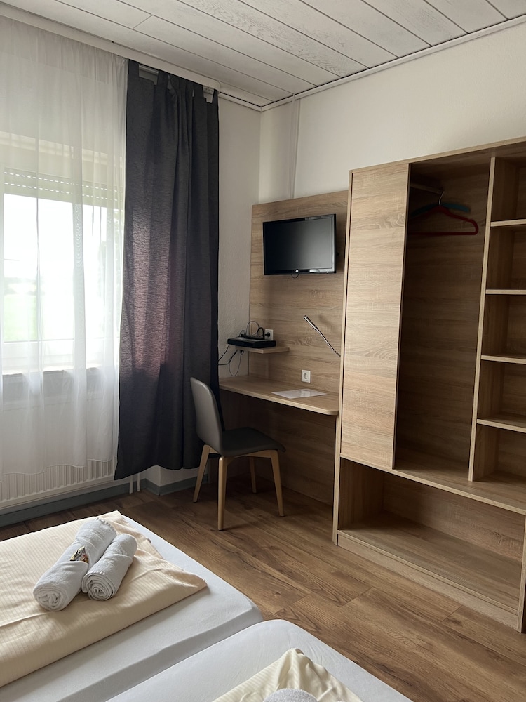 Double or Twin Room, 2 Twin Beds, Non Smoking photo 2