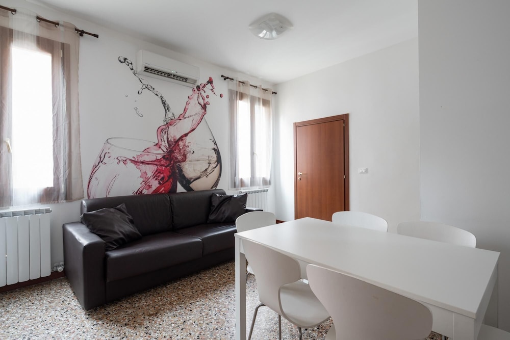 Apartment photo 1
