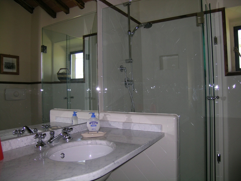 Apartment, 2 Bedrooms, Hill View photo 2