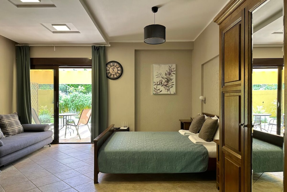 Studio, Garden View, Garden Area