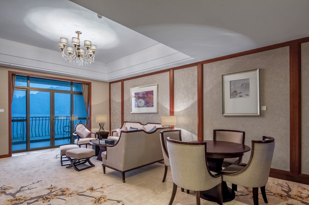 Executive Suite, 1 Queen Bed photo 2