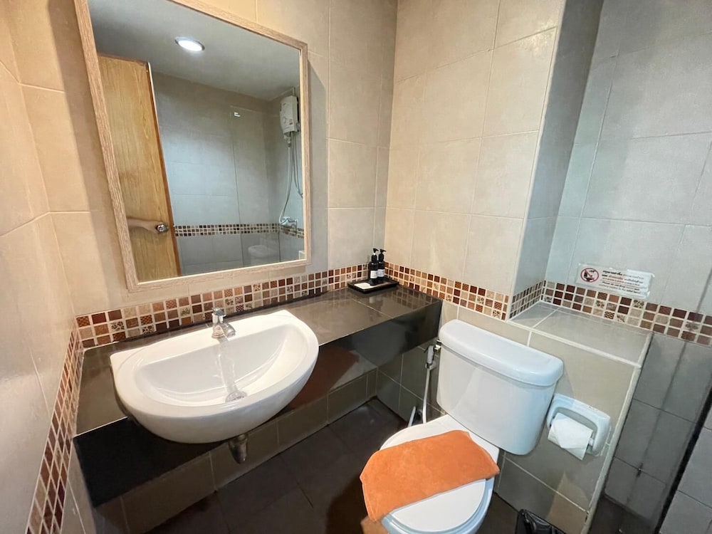 Superior Double Room (Elevator Available) photo 3