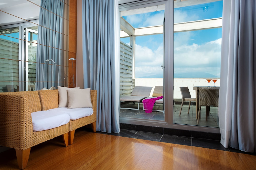 Deluxe Double Room, 1 Double Bed, Terrace, Sea View - Photo 4