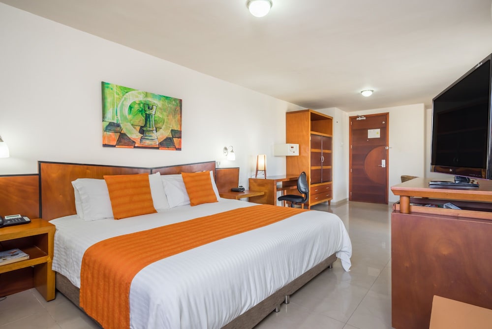 Suite, 1 King Bed - Photo 2