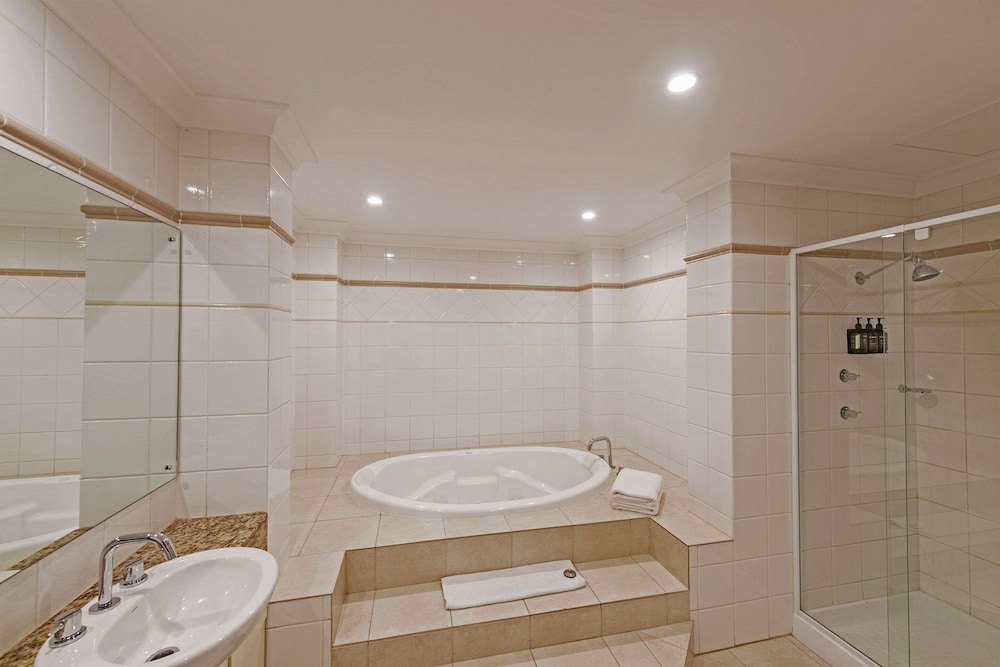 One Bedroom Spa Apartment - Photo 16