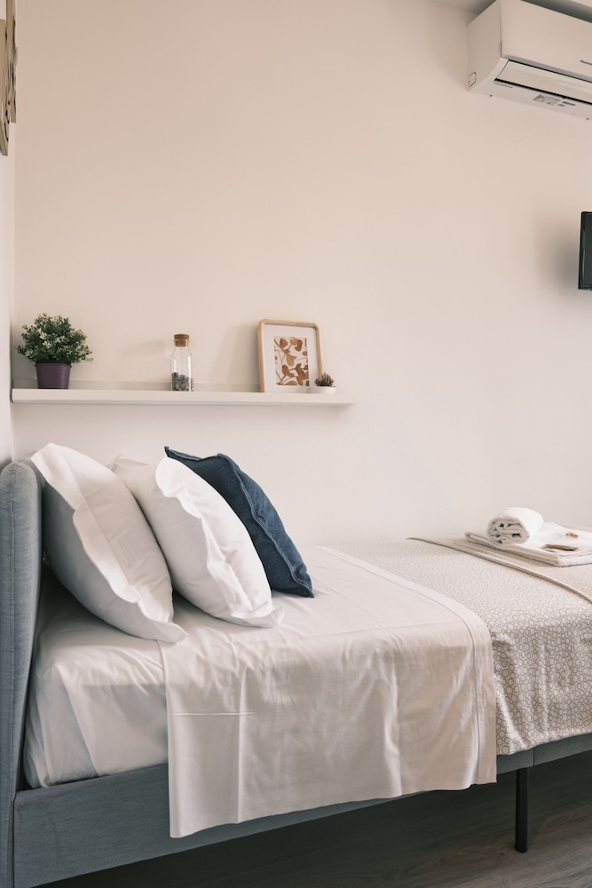 Standard Single Room, Shared Bathroom