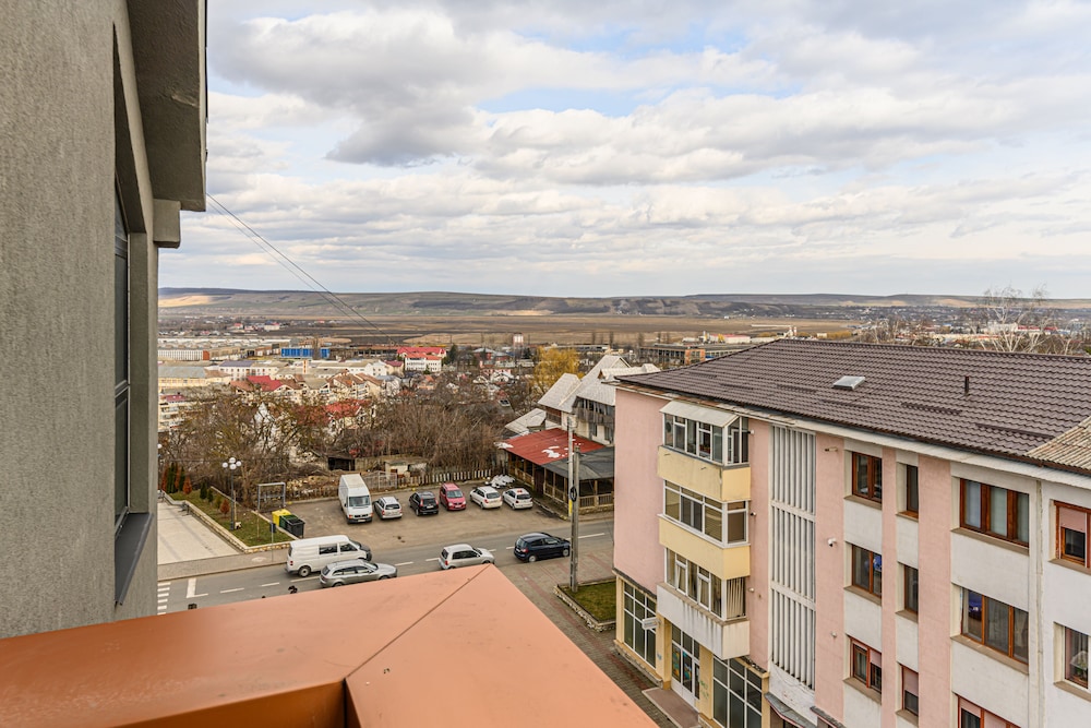 Economy Room, Balcony