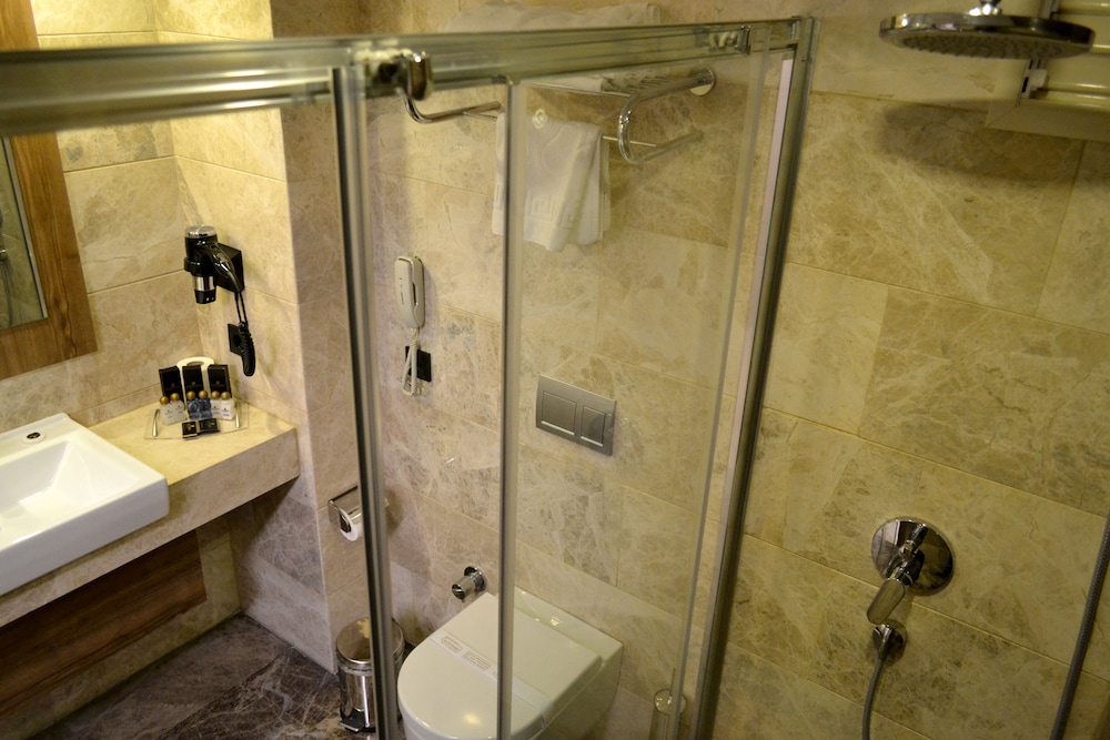 Standard Double Room thumbnail 6