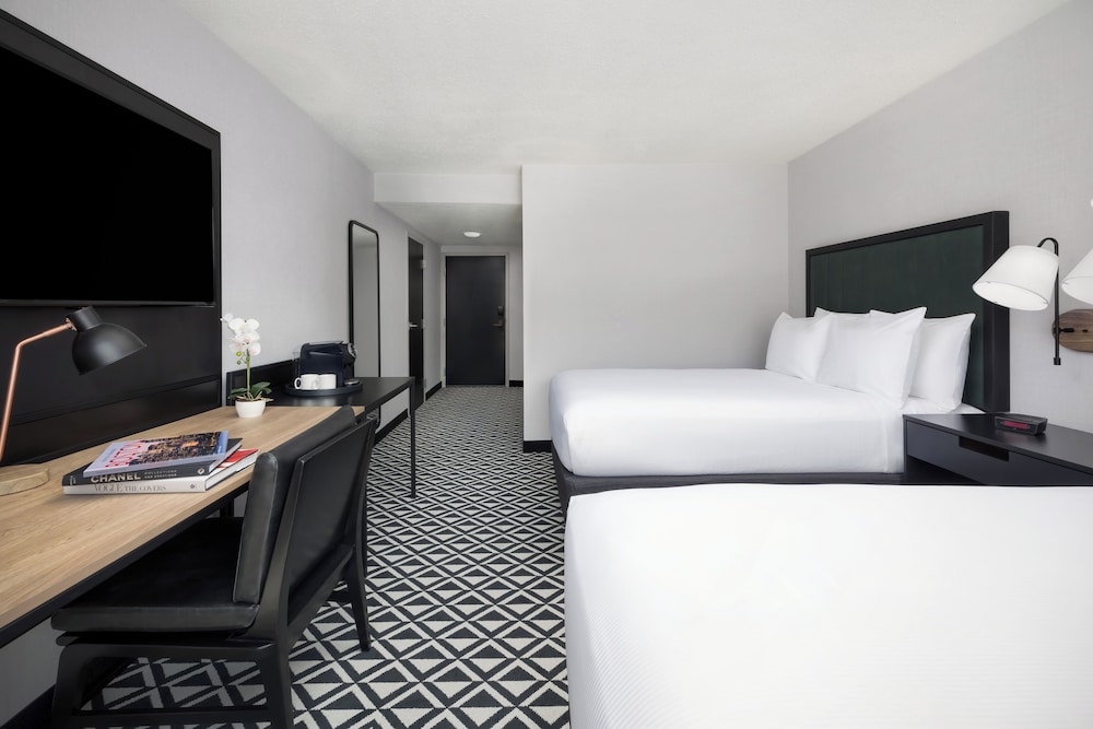 Room, 2 Twin Beds, Accessible (Interior, Roll-In Shower)