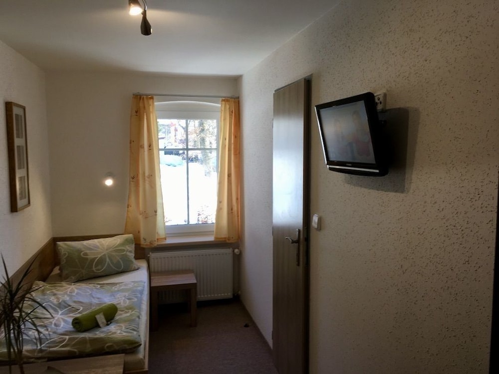 Basic Room (Room 6, Private Bathroom) photo 3