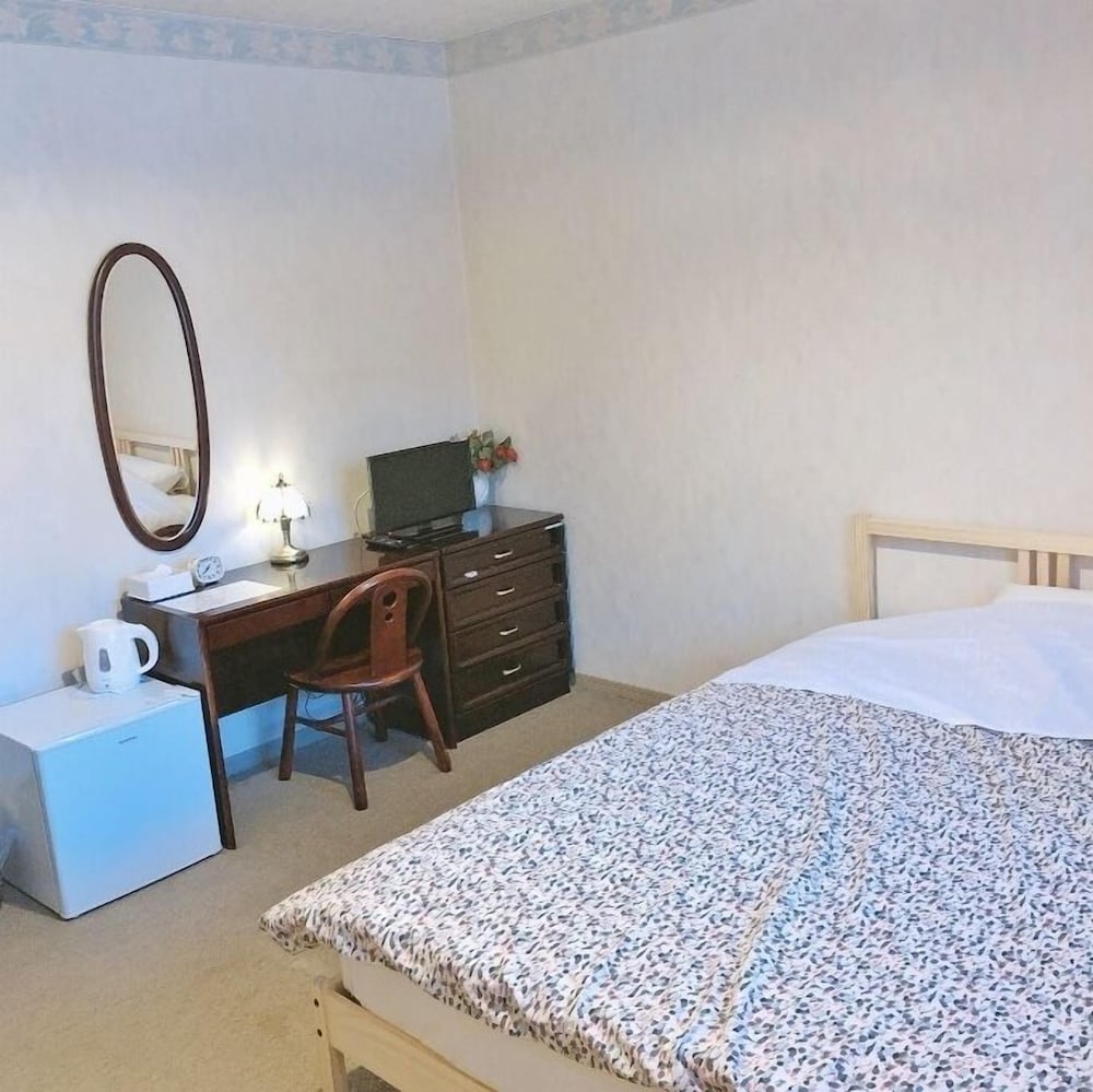Twin Room - Photo 18