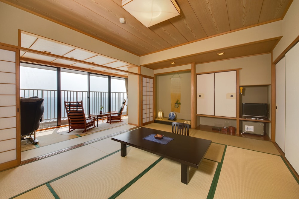 Japanese Style Room For 5 People with Separate Sitting Area, Non Smoking photo 2