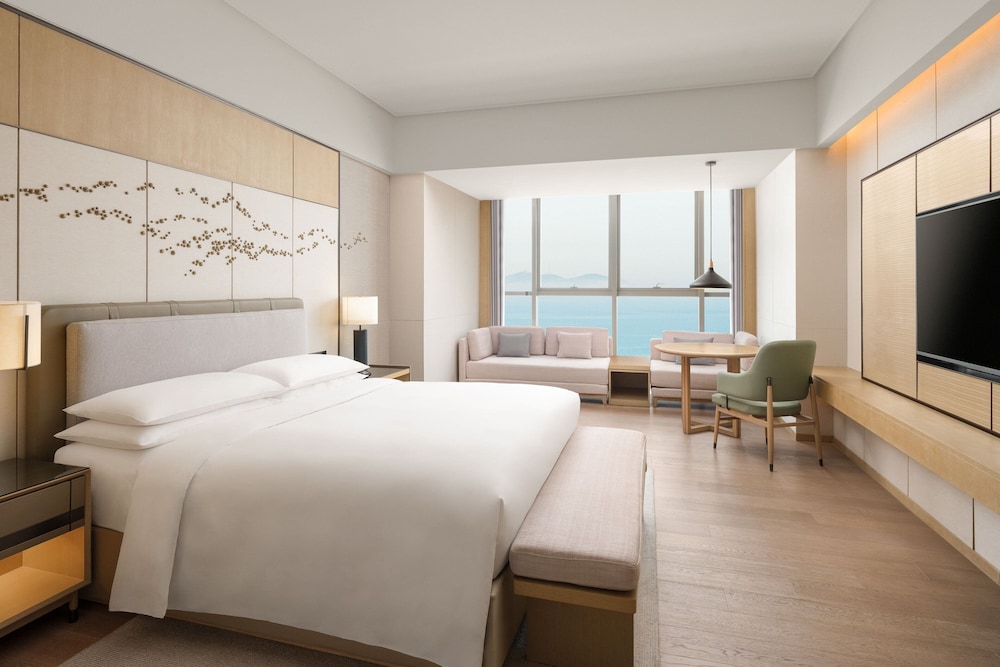 Deluxe Room, 1 King Bed, Ocean View - Photo 1