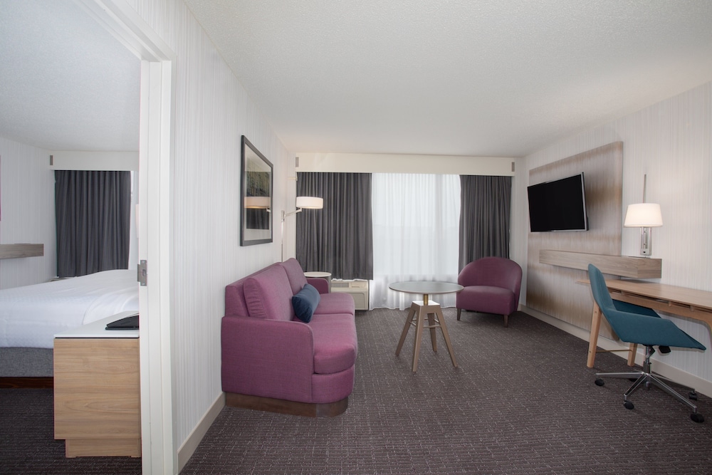 Suite, 1 Bedroom, City View (High Floor) - Photo 4