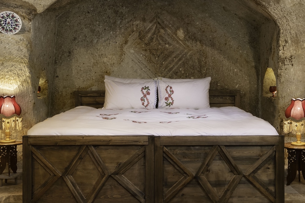 Superior Suite - Photo 11