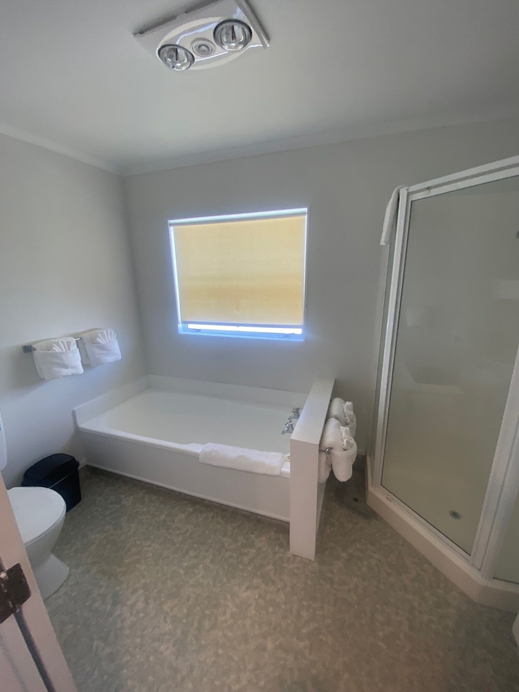 Lakefront Apartment photo 3