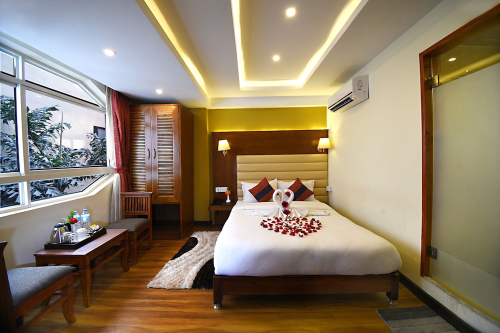Deluxe Double Room, 1 Queen Bed (Complimentary Airport Pick-up) photo 3