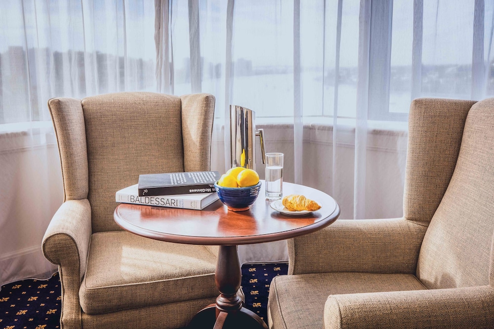 Panoramic Room, 1 King Bed, River View thumbnail 5