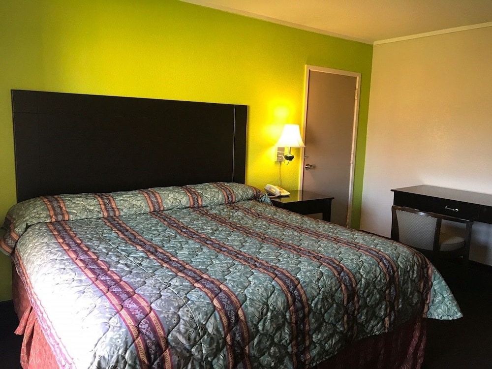 Standard Room, 1 King Bed, Non Smoking