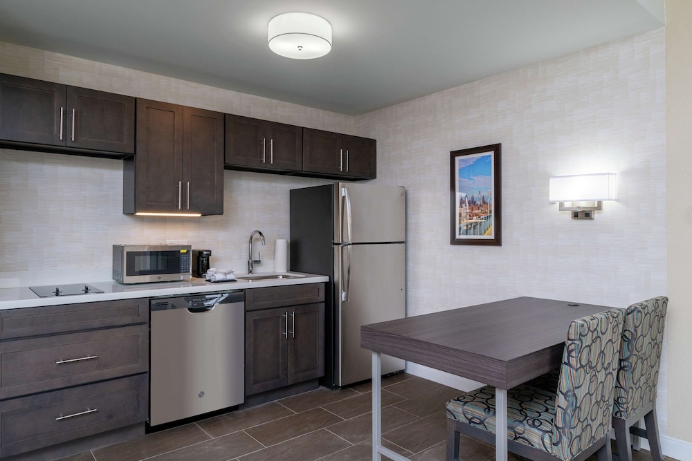Suite, 1 King Bed, Non Smoking - Photo 2
