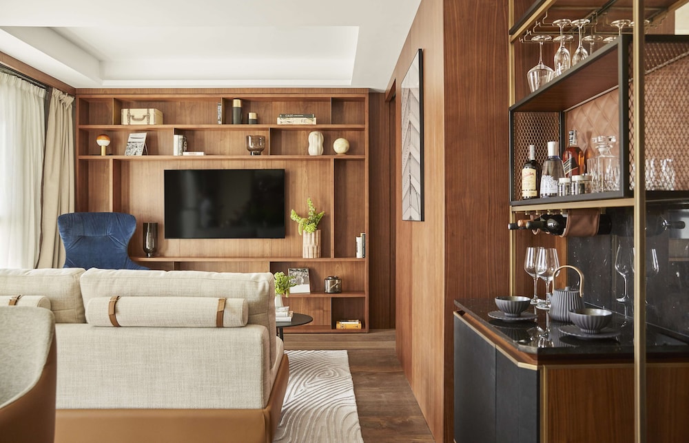 Suite, 1 King Bed, City View - Photo 10
