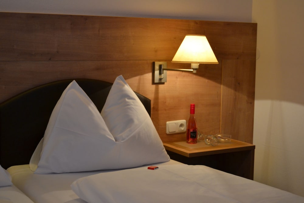 Standard Double Room - Photo 13