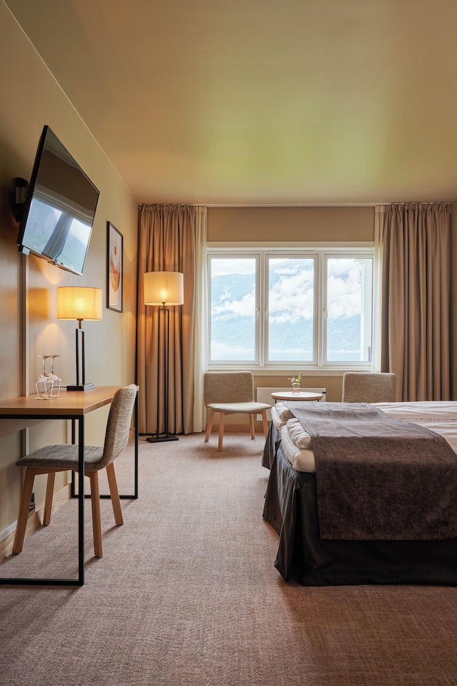 Superior Double or Twin Room (Fjord View) - Photo 3