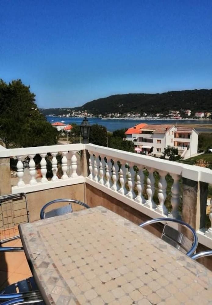 Apartment (Mig - with beautiful garden - A5(2+1))