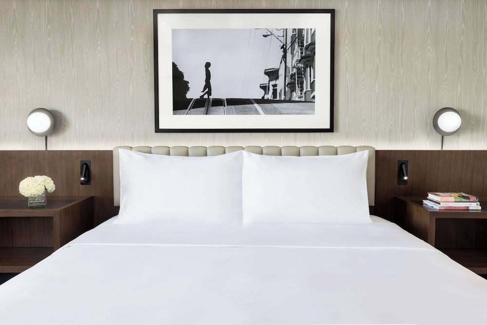 Room, 1 King Bed (with Shower)