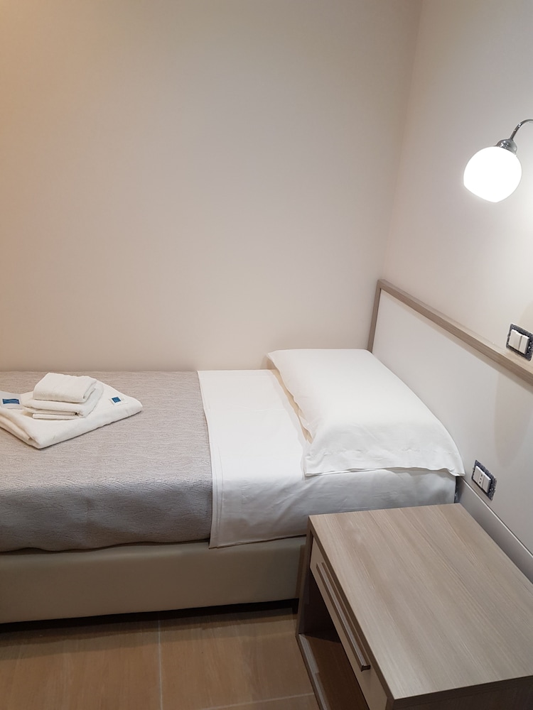 Comfort Triple Room, Kitchenette, Courtyard View