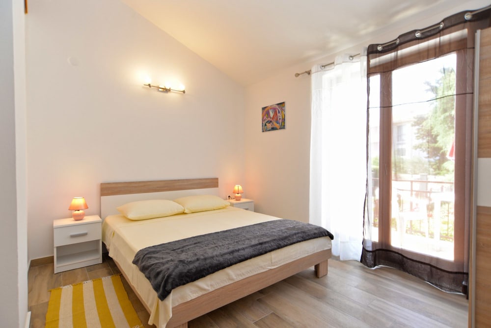 Standard Studio, 1 Bedroom (0449)