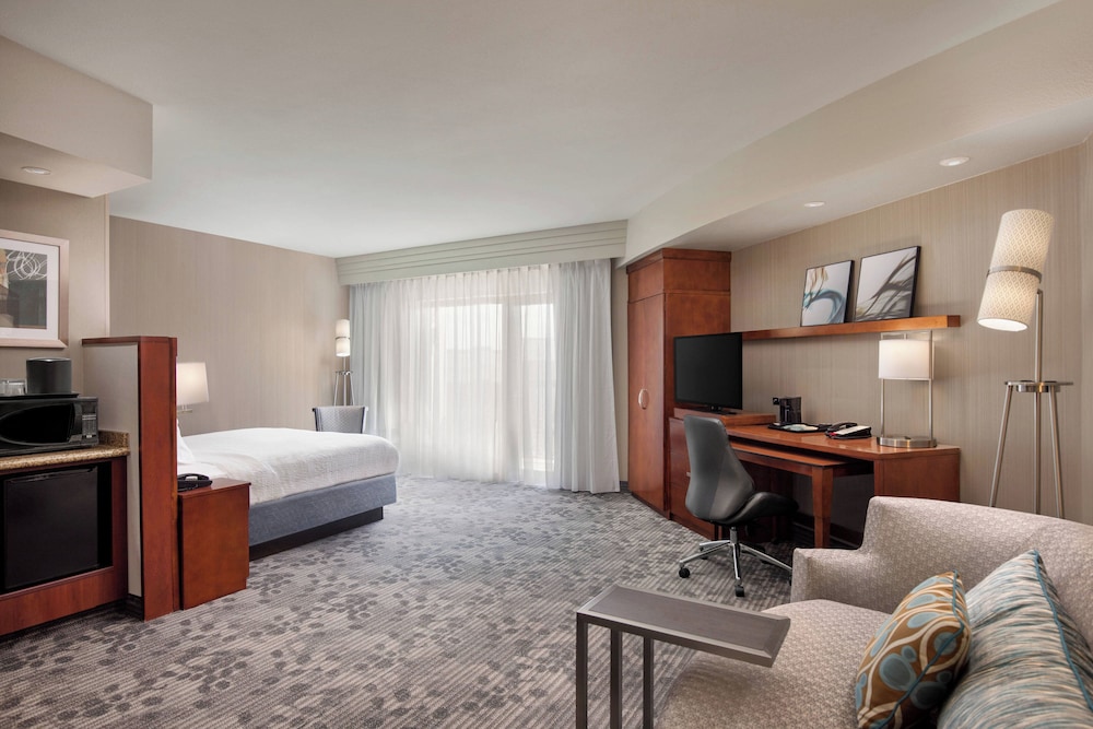 Executive Suite, 1 Bedroom - Photo 3