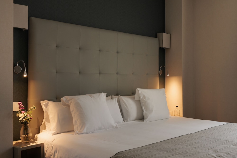 Deluxe Double or Twin Room - Photo 1