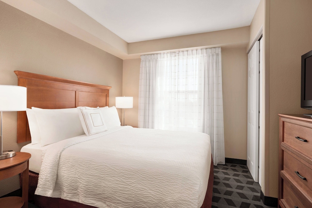 Suite, 2 Bedrooms, Corner - Photo 3