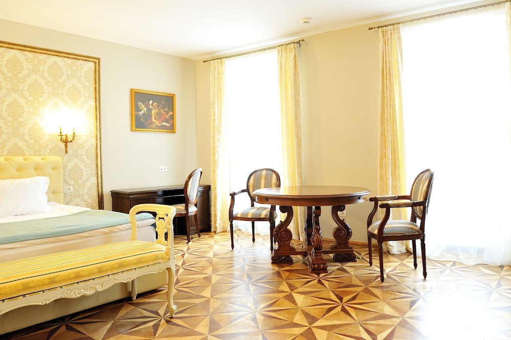 Panoramic Double Room, 1 King Bed, Mountain View, Mountainside photo 3