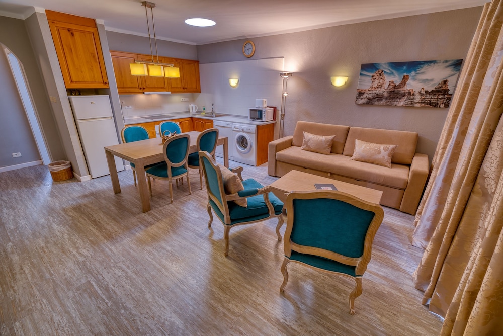 Apartment, 2 Bedrooms (2 adults + 3 children) photo 2