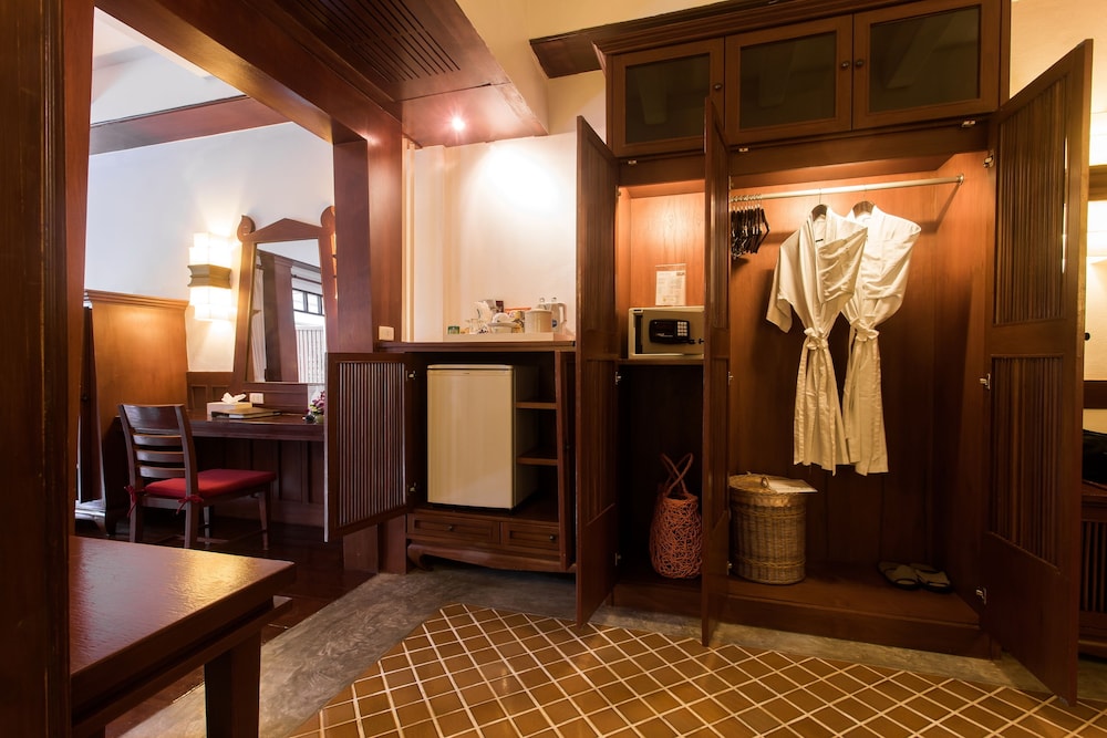 Deluxe Room, Pool Access - Photo 7