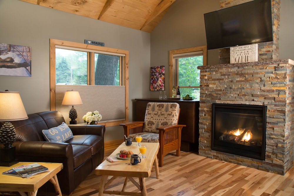 Eagle's Nest Cabin, Accessible, Fireplace, Dog Friendly photo 1