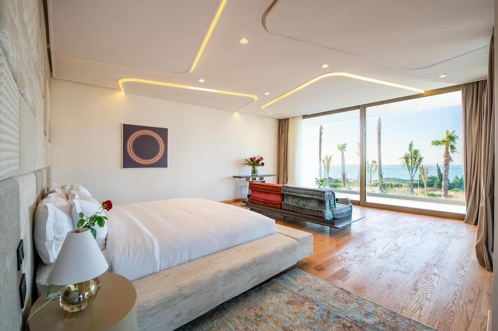 Luxury Villa photo 1
