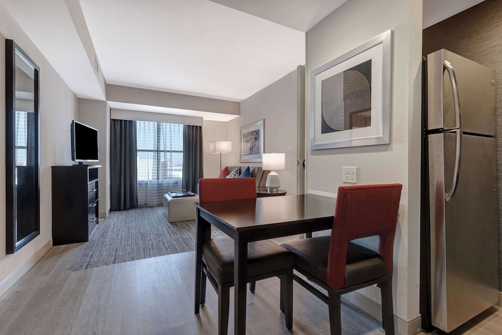 Suite, 2 Queen Beds, Accessible, Balcony (Hearing) thumbnail 6