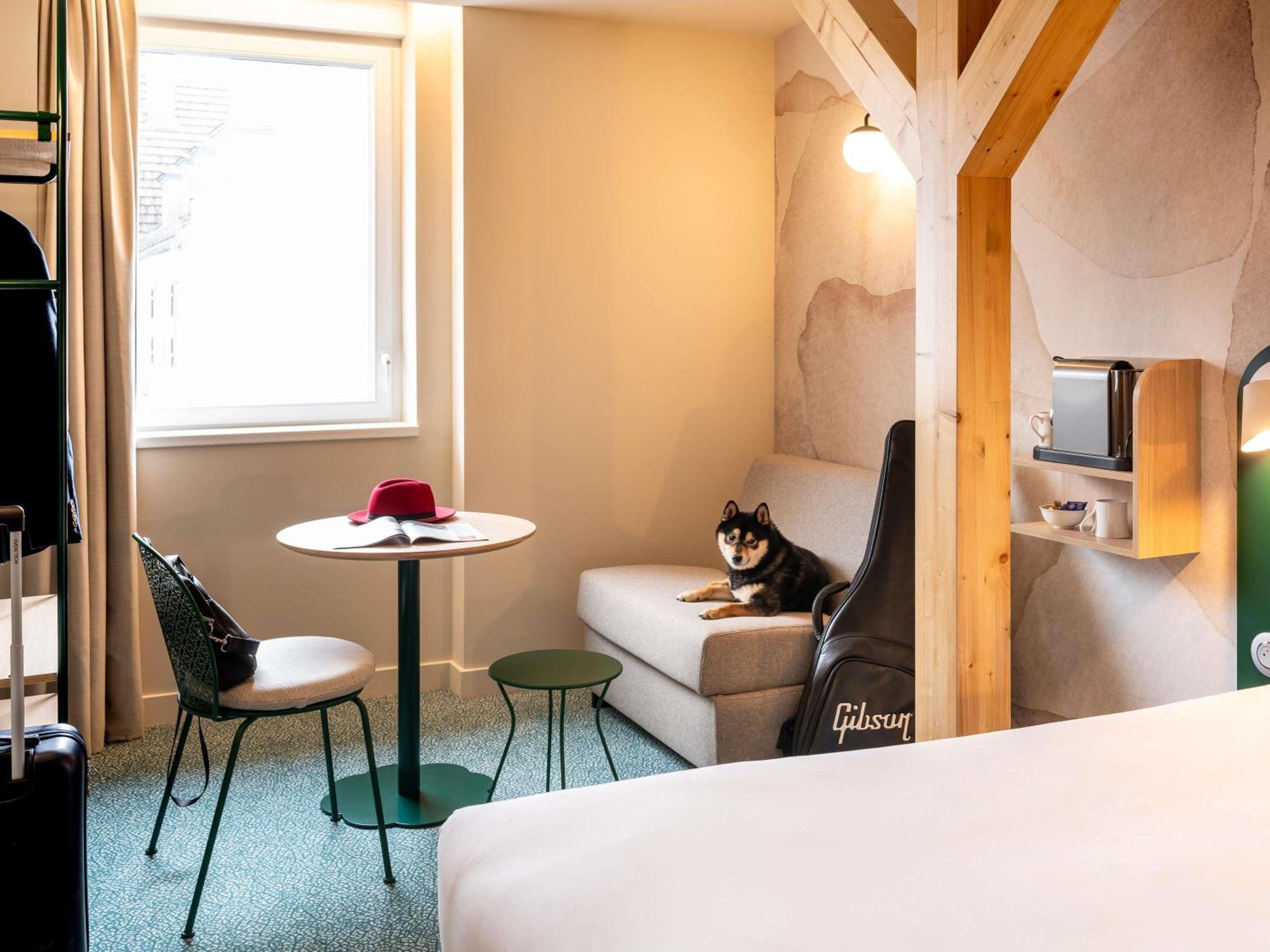 Comfort Queen Room with Convertible Chair - Photo 4