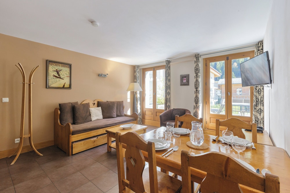 Family Apartment, Multiple Bedrooms (Vallorcine Loriaz 13 ski in / ski out) photo