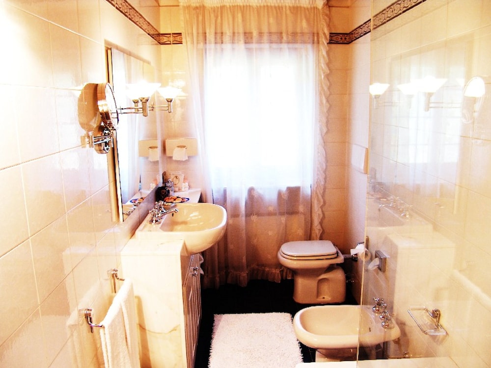 Deluxe Double or Twin Room, Bathtub, Garden View photo 3