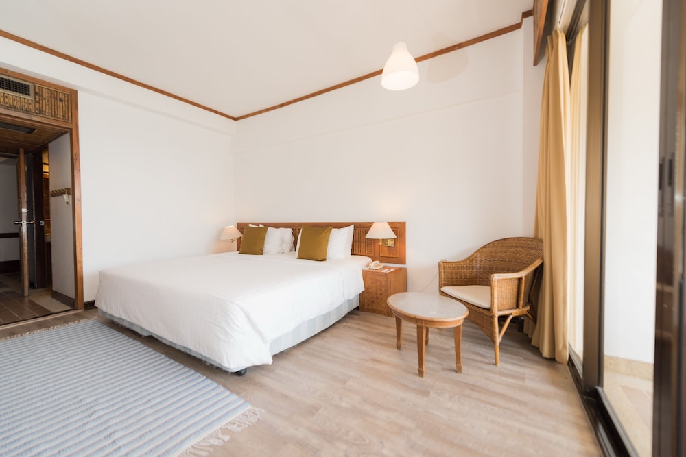 Deluxe Seaview - Photo 3